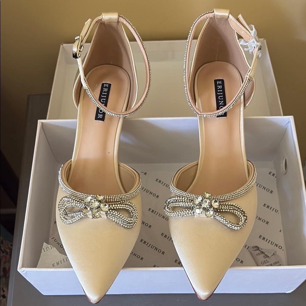 Cream Women's Heels with Bow Detail